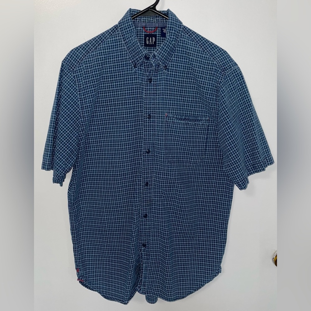 GAP Men’s button up blue plaid short sleeve chest pocket